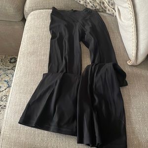 A&E offline black flare yoga pants